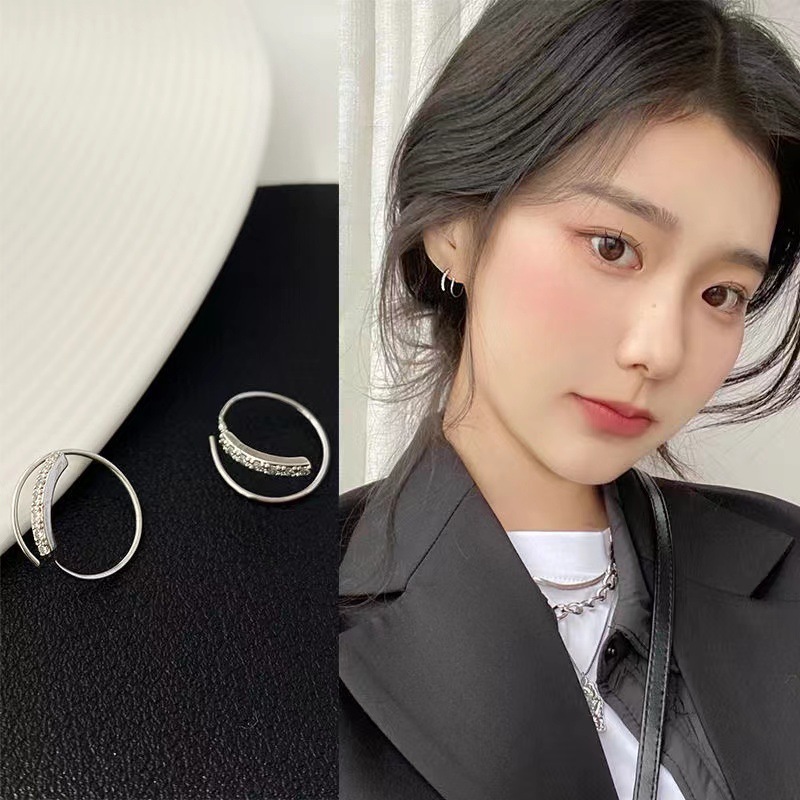 European and American cross-border spring coil spiral earrings for women, simple and cool style, small and compact design, niche earrings