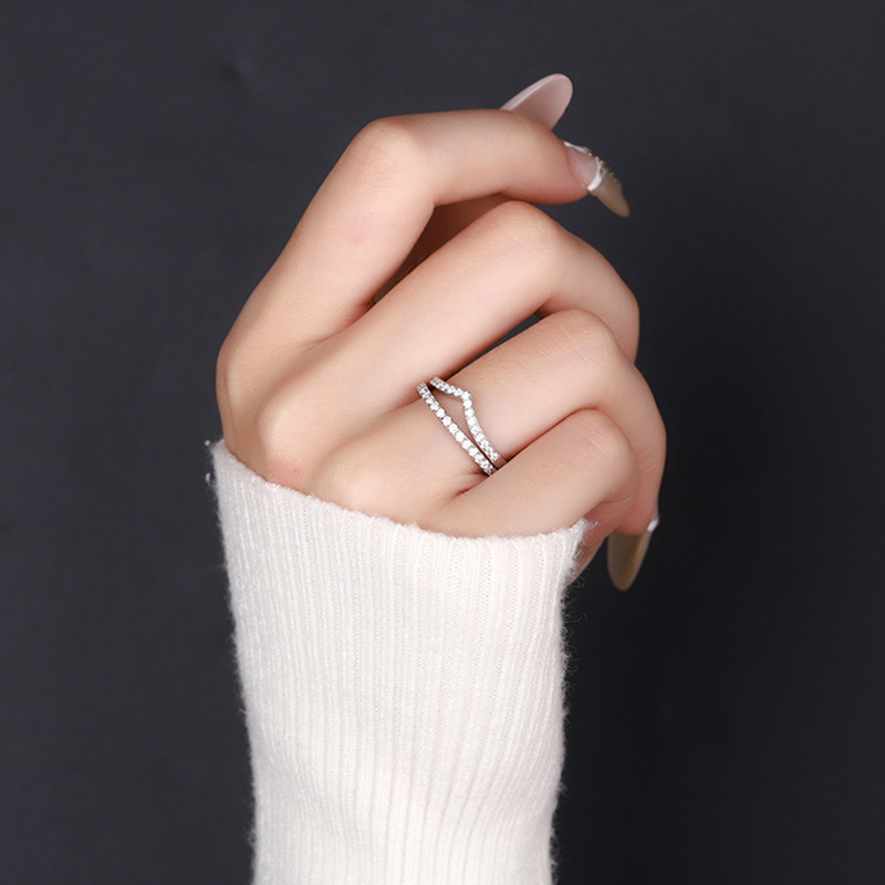 S925 pure silver moissanite ring for women, simulated diamond ring with diamond arrangement, tail ring for women, versatile D-color, V-shaped diamond arrangement, stacked and worn with broken diamonds