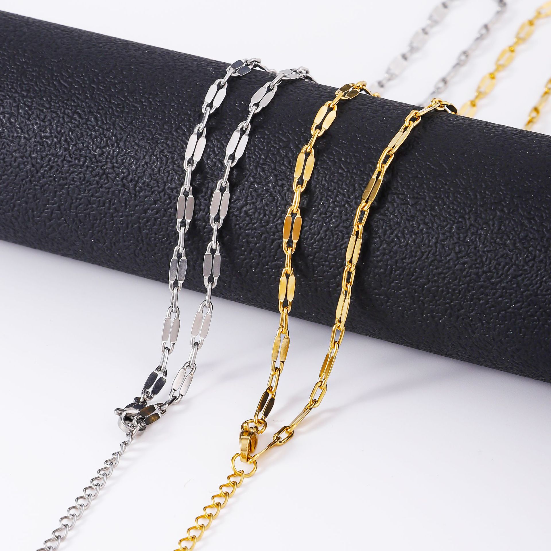 Titanium steel welded lip chain necklace, women's collarbone chain DIY jewelry with chain chain plated 18K gold stainless steel necklace