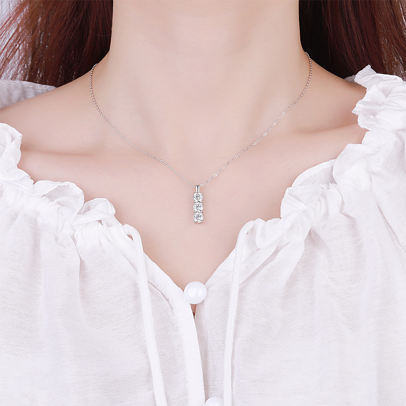 S925 pure silver pendant, women's D-color moissanite diamond necklace, destined for three lives of light luxury, 1.5 carat moissanite pendant necklace
