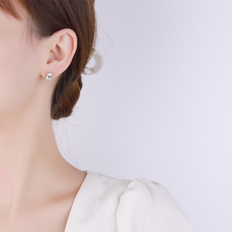 European and American cross-border s925 pure silver Mozambique diamond earrings for grandmothers, cut square rock sugar earrings, simple and fashionable earrings