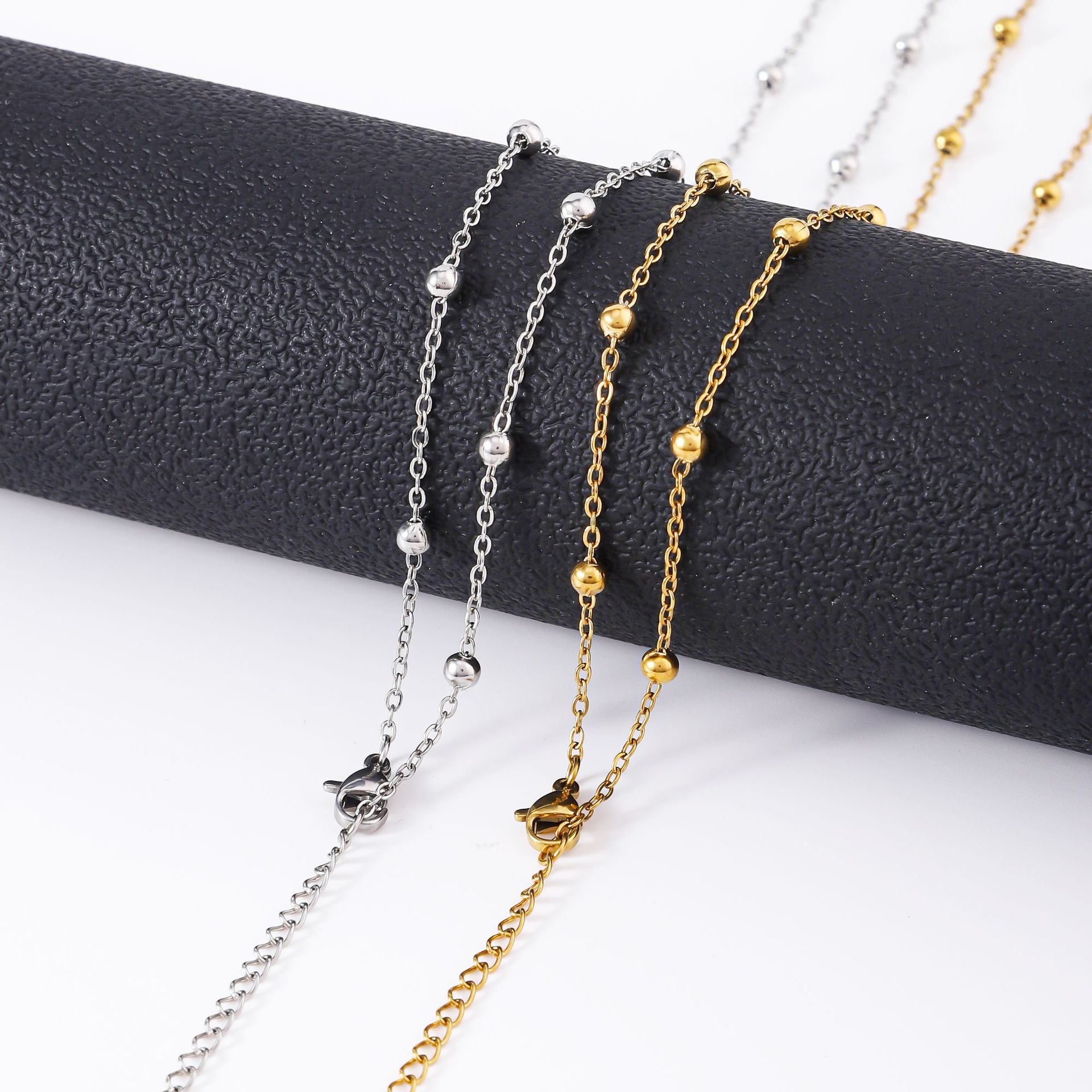 Cross border hot selling stainless steel cross clip bead necklace for women, 18K vacuum gold-plated minimalist collarbone titanium steel necklace