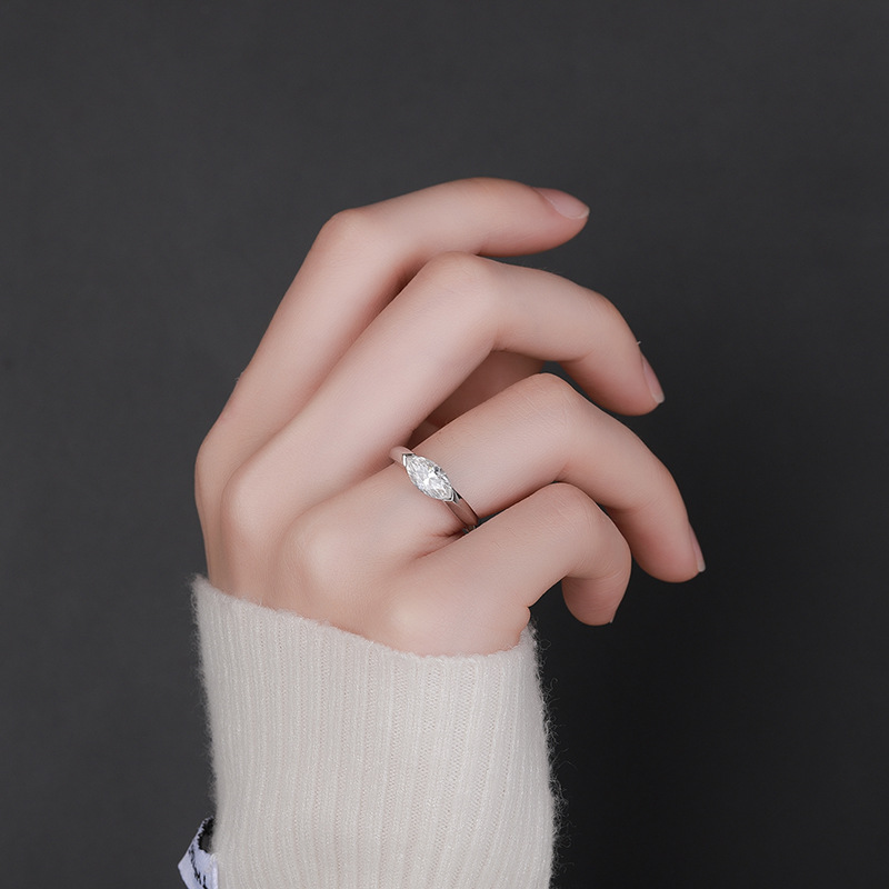 Cross border hot selling new minimalist horse eye diamond ring is 925 silver 5 * 10 horse eye moissani diamond design couple ring