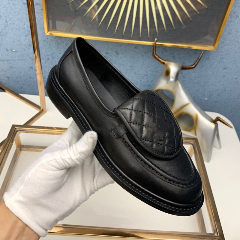 Xiaoxiangling plaid leather shoes 2024 new versatile, slimming, retro British style, one foot kick, Lefu shoes factory stock