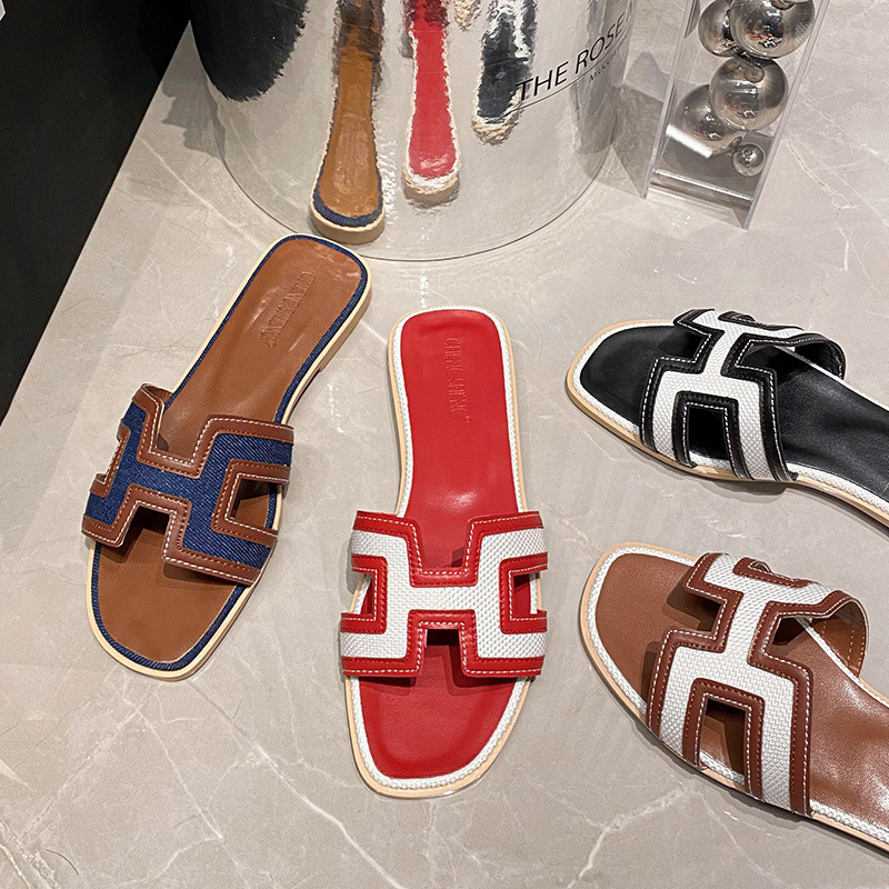 2025 new drag one line slippers for women, color blocked summer outfits, versatile and fashionable beach sandals, flat slippers