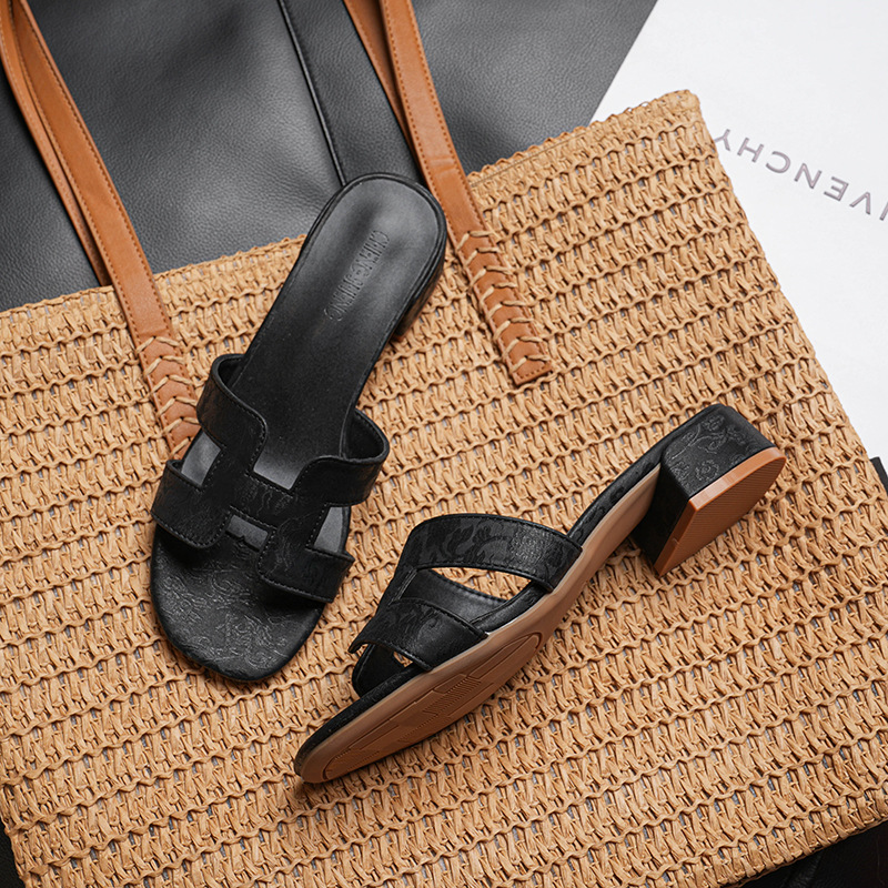 Three centimeter thick heel slippers for women wearing summer 2025 new beach silk high-heeled sandals, casual one-piece sandals