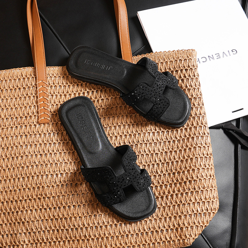 Slippers for women's outdoor wear 2025 new summer fashion versatile flat bottomed straight trawl red beach travel plus size sandals