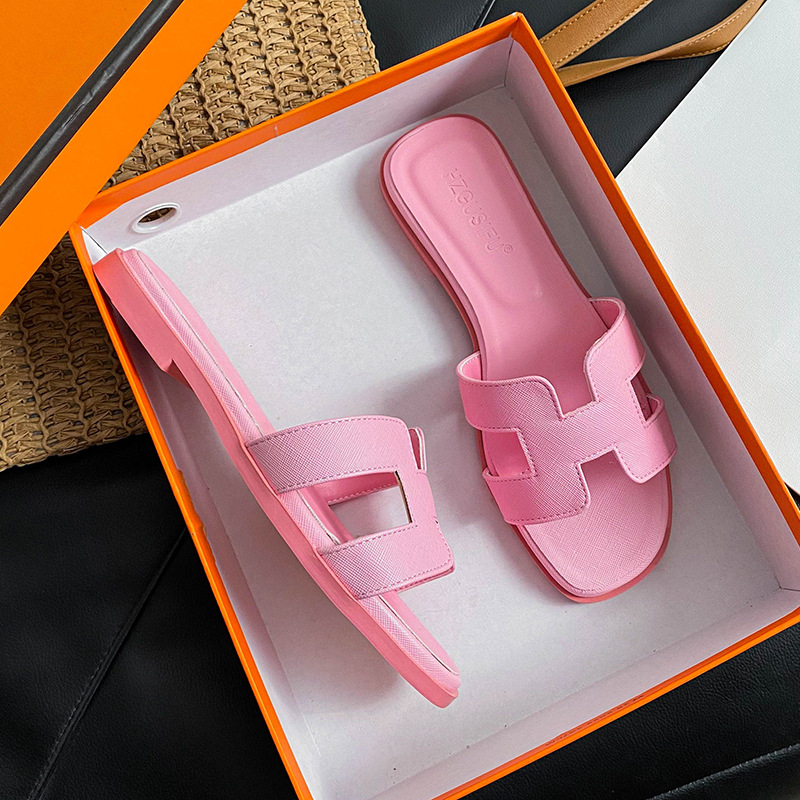 Slippers, women's outdoor wear, 2025 new style, summer fashion, versatile, flat bottomed, straight drag, beach travel sandals, foreign trade