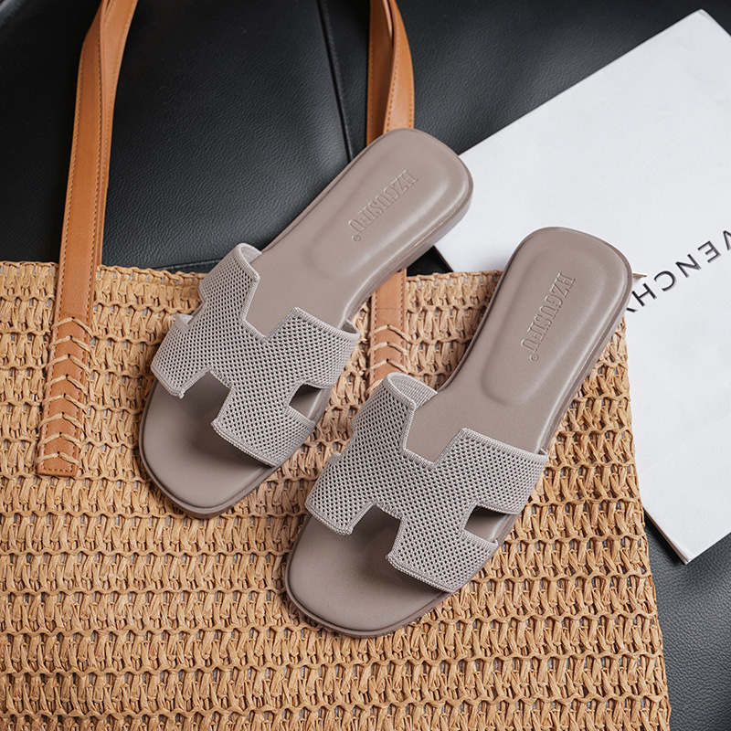 Slippers, women's outdoor wear, 2025 new style, summer fashion, versatile, flat bottomed, one line dragging, beach travel sandals, comfortable