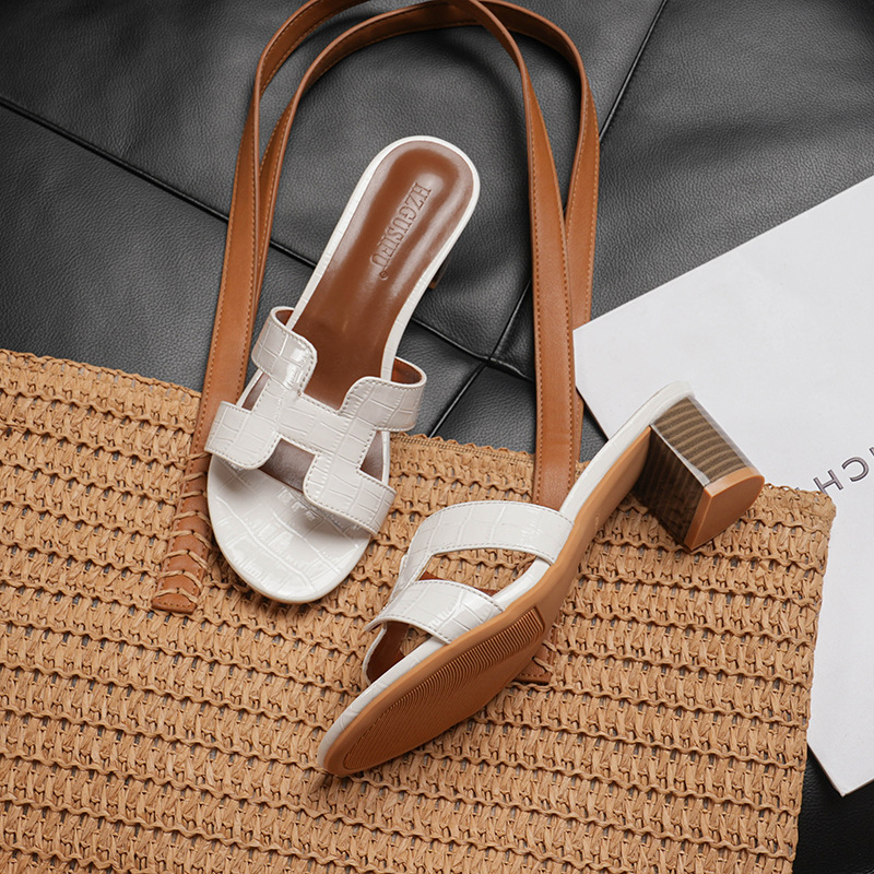 Slippers for women in summer, wholesale, coarse heel, beach, 2025 new style, summer fashion, trawl, red casual, one line cool mop