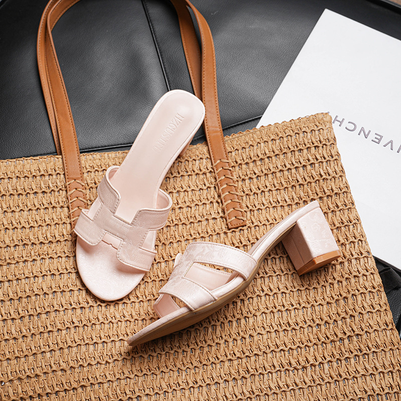 Slippers for women wearing outside in summer 2025, new beach style 5cm high heels sandals, casual one word thick heel sandals, foreign trade