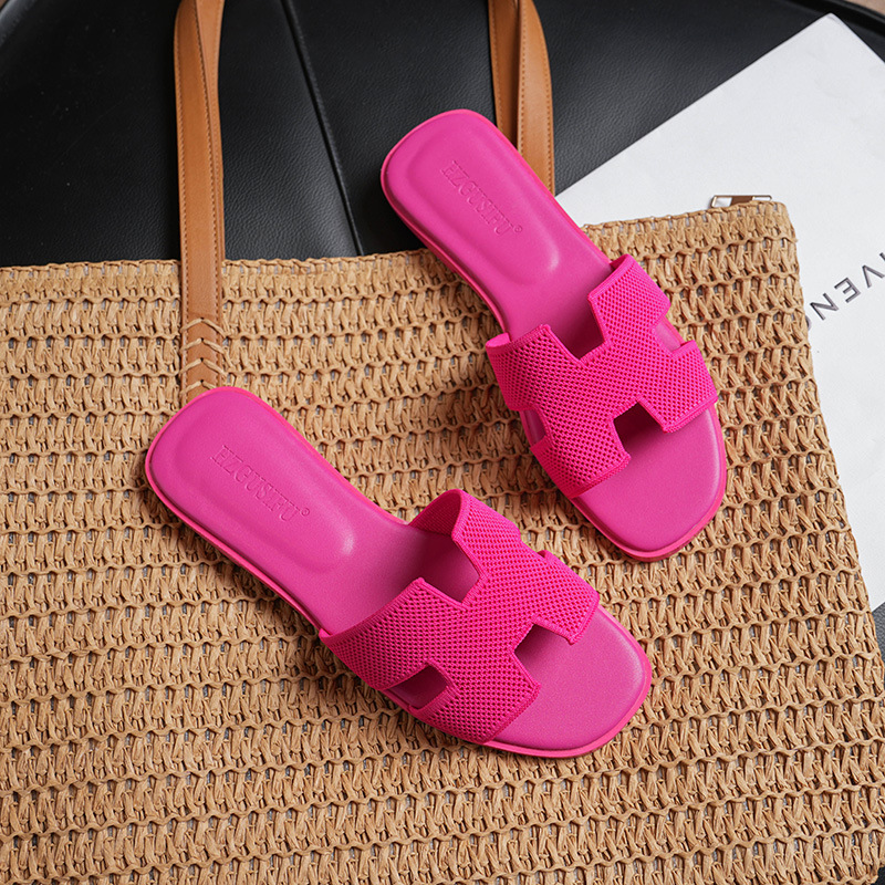 Slippers, women's outdoor wear, 2025 new style, summer fashion, versatile, flat bottomed, one line dragging, beach travel sandals, comfortable