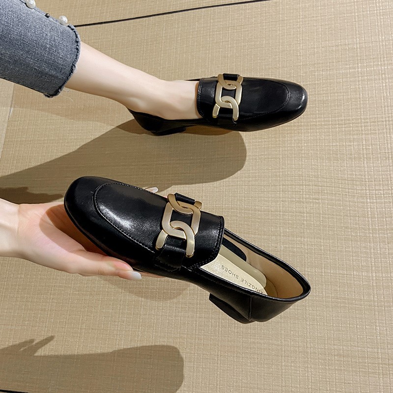 Leather black small leather shoes for women with soft sole and soft surface, 2024 new retro thick heel, one foot kick, M ü ller four season single shoe