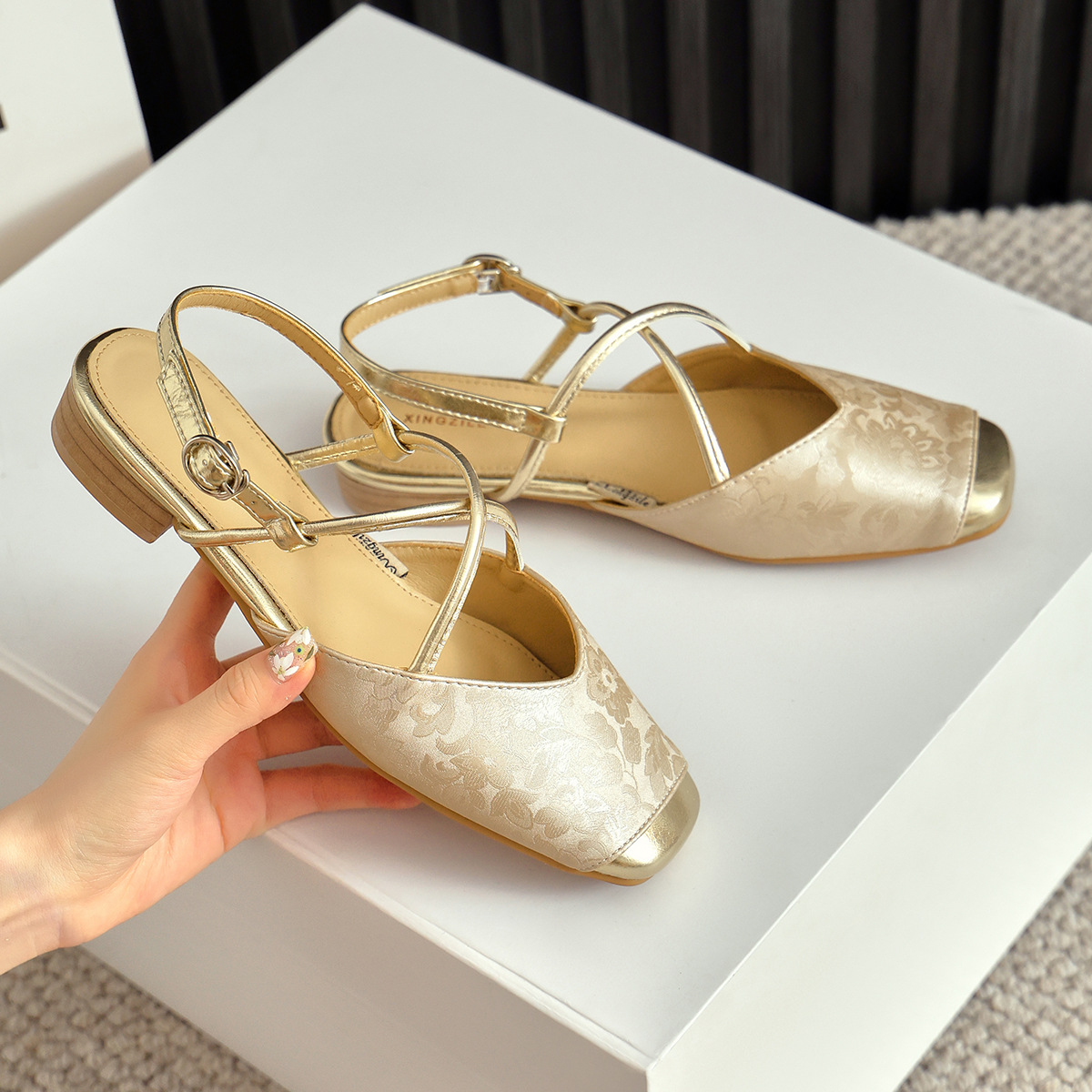 Genuine leather toe cap sandals, women's sheepskin foot pads, cool slippers without heels, lazy shoes with low heels, summer half drag sandals for outdoor wear