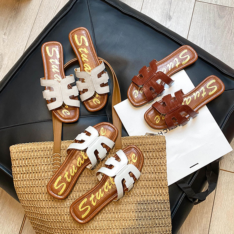 Slippers, women's outdoor wear, 2025 new style, fashionable and versatile for spring and summer, flat bottomed, straight drag, beach travel sandals, lizard pattern