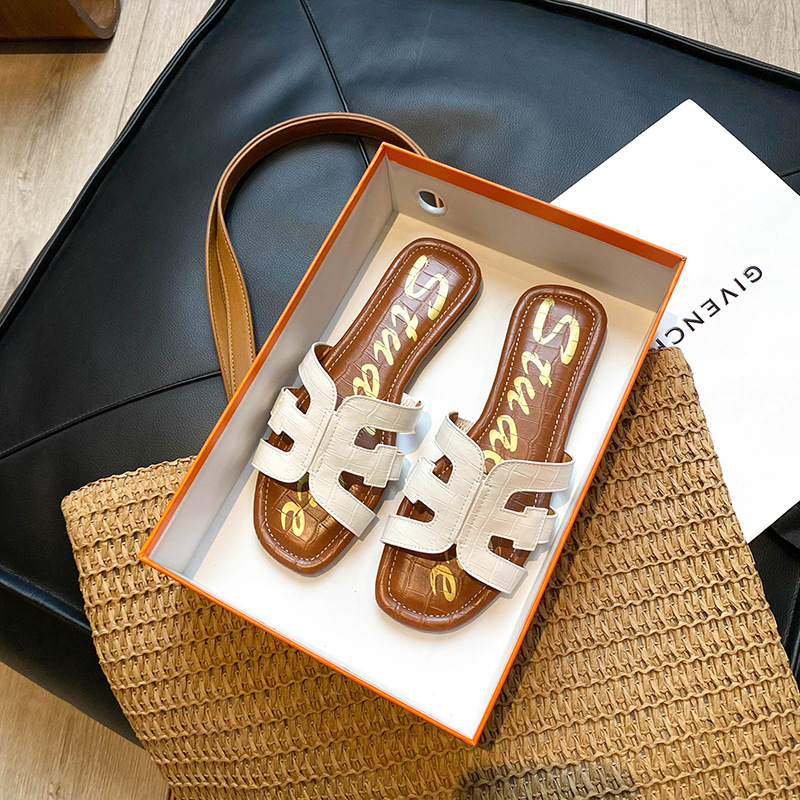 Slippers, women's outdoor wear, 2025 new style, fashionable and versatile for spring and summer, flat bottomed, straight drag, beach travel sandals, lizard pattern