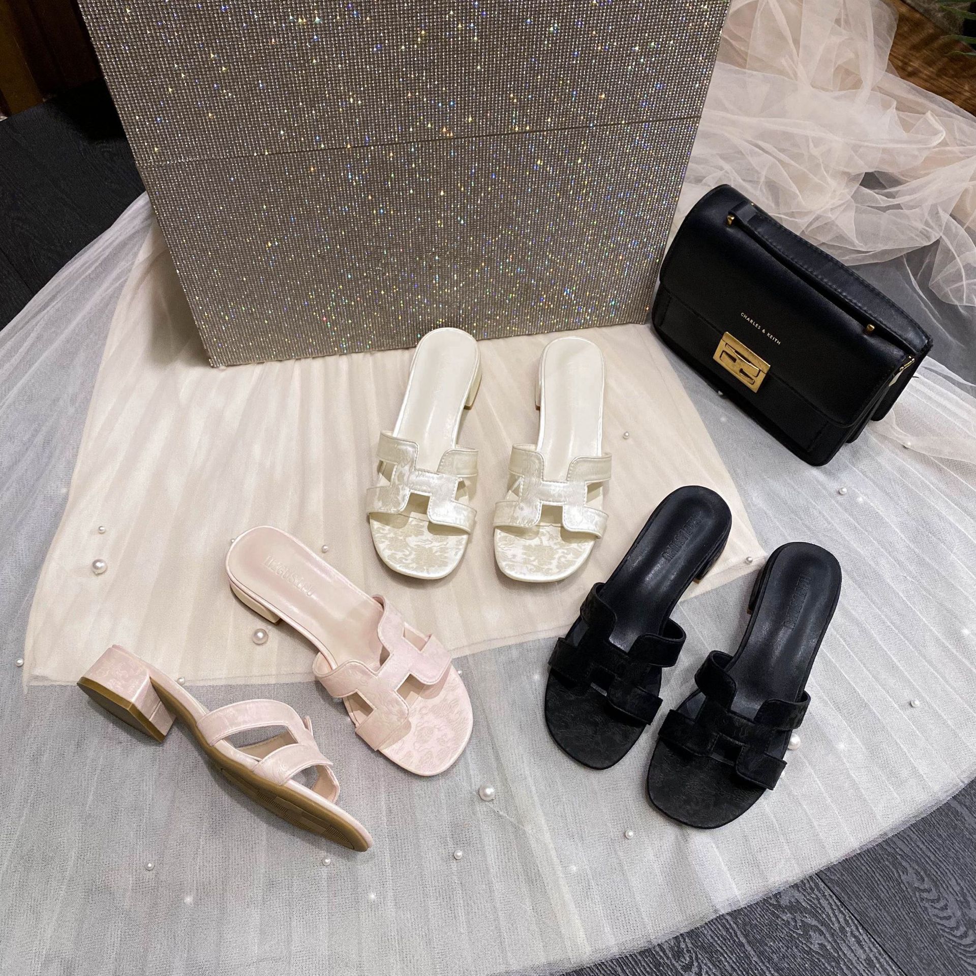 Three centimeter thick heel slippers for women wearing summer 2024 new beach silk high-heeled sandals, casual one-piece sandals
