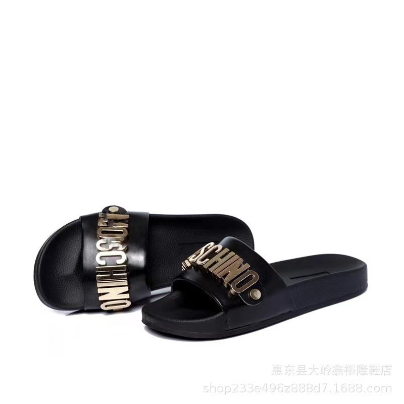 Fashion women's slippers 2025 summer internet famous slippers European and American style anti slip sponge bottom simple external letter cool slippers