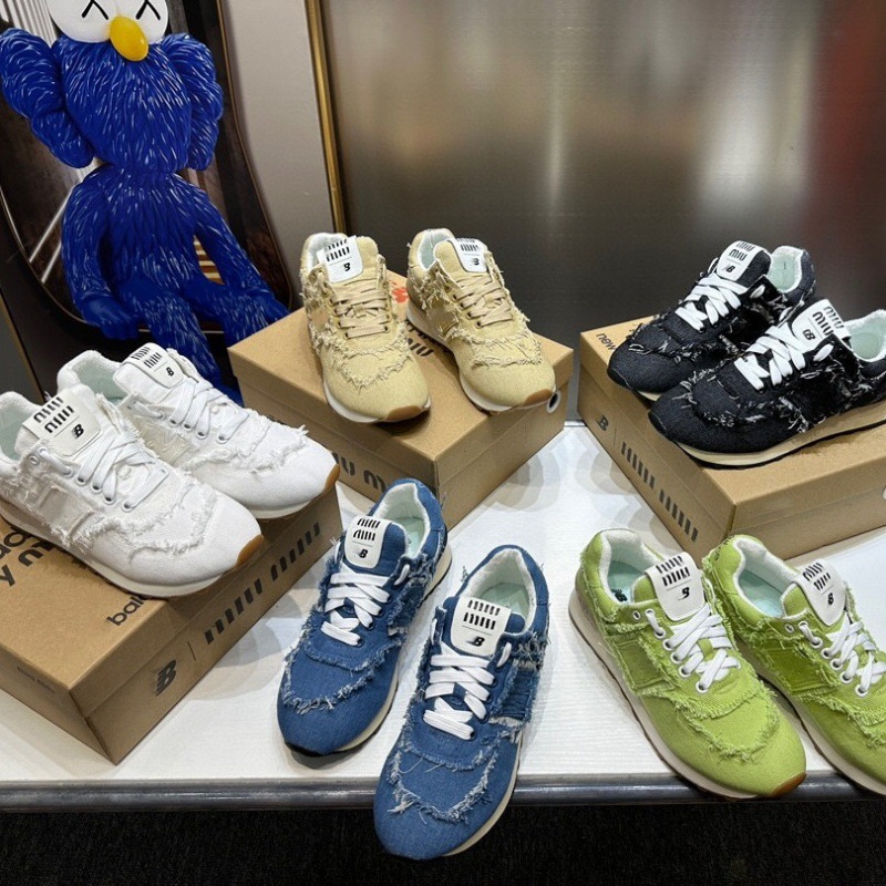 Miu's co branded white sports shoes for women in autumn and winter 2025, new letter N fringed canvas casual white shoes for women