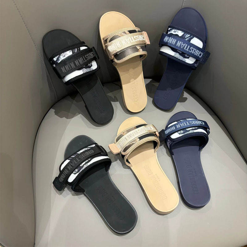 2025 New D Home New Flat Bottom One Word Strip Pattern Design Velcro English Embroidery Fashion Women's Cool Slippers