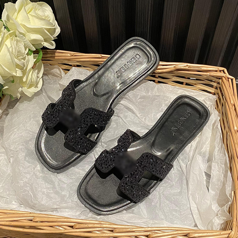 2025 New Type of Straw Slippers, Women's Water Diamond, Summer Outfit, Versatile, Fashionable, Beach Cool Straw, Flat Slippers