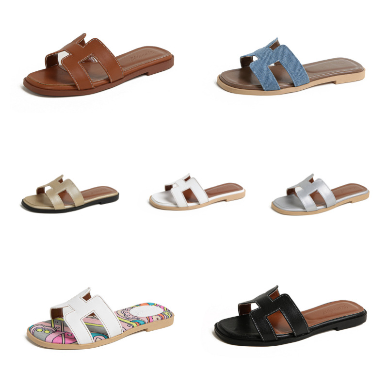 Slippers for women's outdoor wear, 2025 new Instagram trendy spring and summer versatile cool slippers, fashionable beach flat bottom straight drag