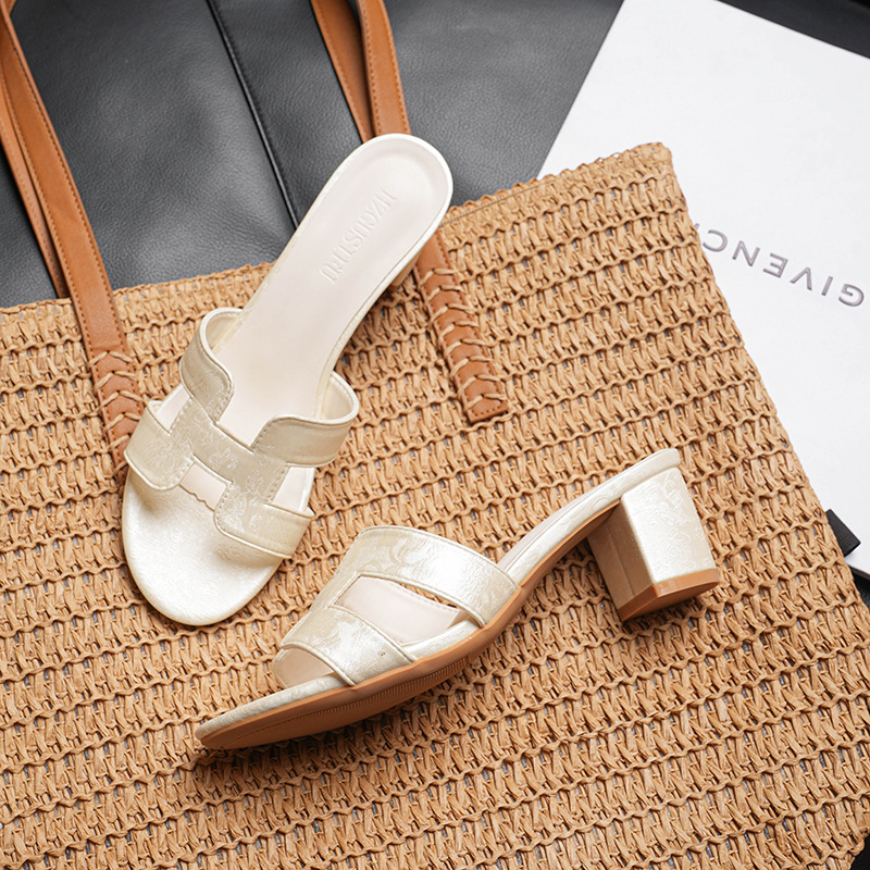Slippers for women wearing outside in summer 2025, new beach style 5cm high heels sandals, casual one word thick heel sandals, foreign trade