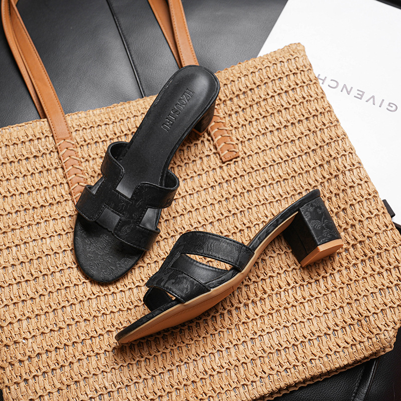 Slippers for women wearing outside in summer 2025, new beach style 5cm high heels sandals, casual one word thick heel sandals, wholesale