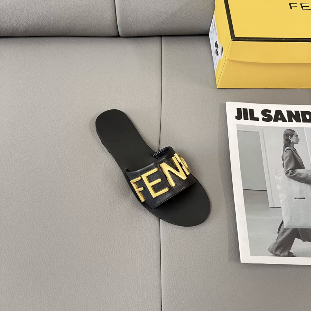 2025 New European and American Style Metal Letter Slippers with One Word Strap for Female Lazy Fashion F Series Cool Slippers