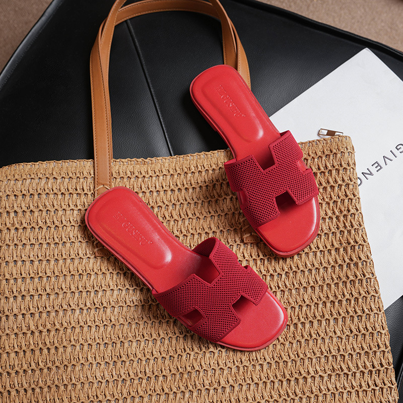 Slippers, women's outdoor wear, 2025 new style, summer fashion, versatile, flat bottomed, one line dragging, beach travel sandals, comfortable