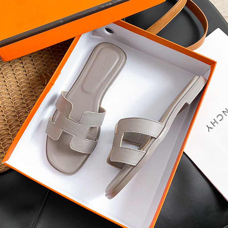 Slippers, women's outdoor wear, 2025 new style, summer fashion, versatile, flat bottomed, straight drag, beach travel sandals, foreign trade