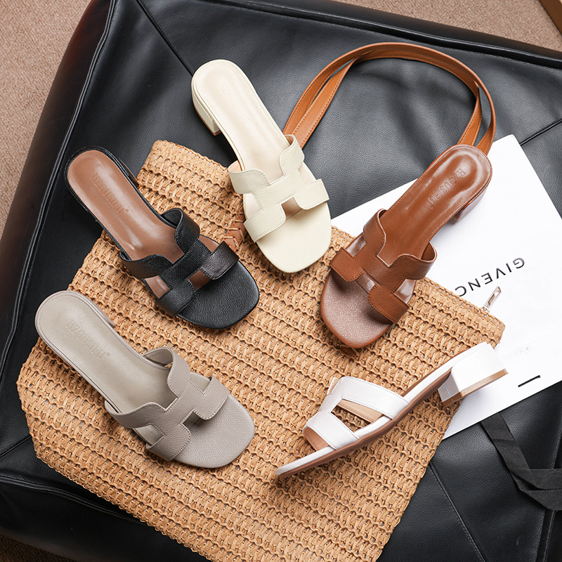 Coarse heeled slippers for women wearing summer 2025 new style, 3cm beach wear, high heels, cool slippers, casual one-piece sandals