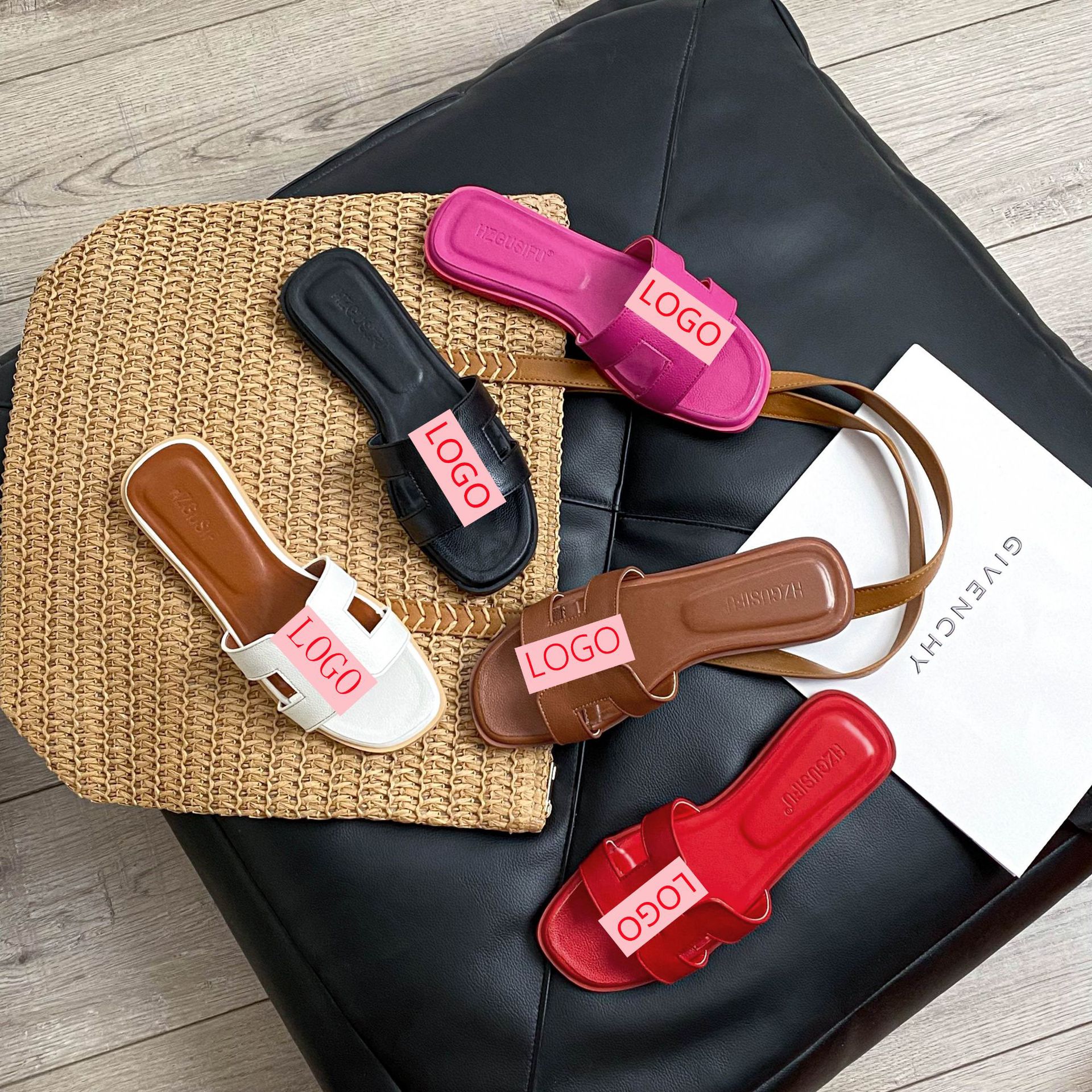 Slippers for women's outdoor wear 2025 new summer fashion versatile flat bottom comfortable straight trawl red beach travel sandals