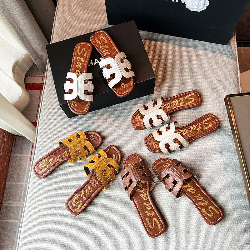 Flat slippers for women wearing fashionable French style dresses for summer outings, going out to the beach with a straight line mop