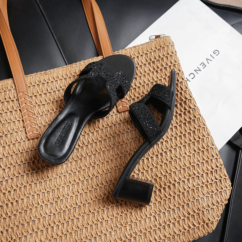 Coarse heeled slippers for women in summer 2025, fashionable and versatile for outdoor wear. Internet famous fairy sandals for women, with a center heel that looks slimmer by 5cm