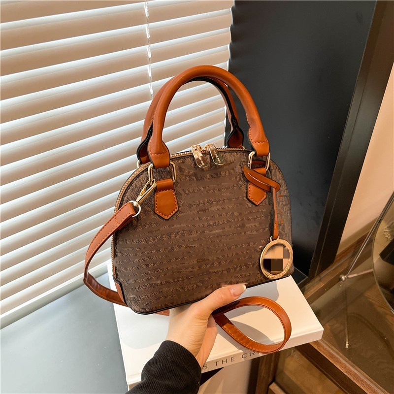 Shell bag large capacity factory goods 2025 new single shoulder crossbody handbag wholesale cross-border fashion contrasting letter trendy women's bag