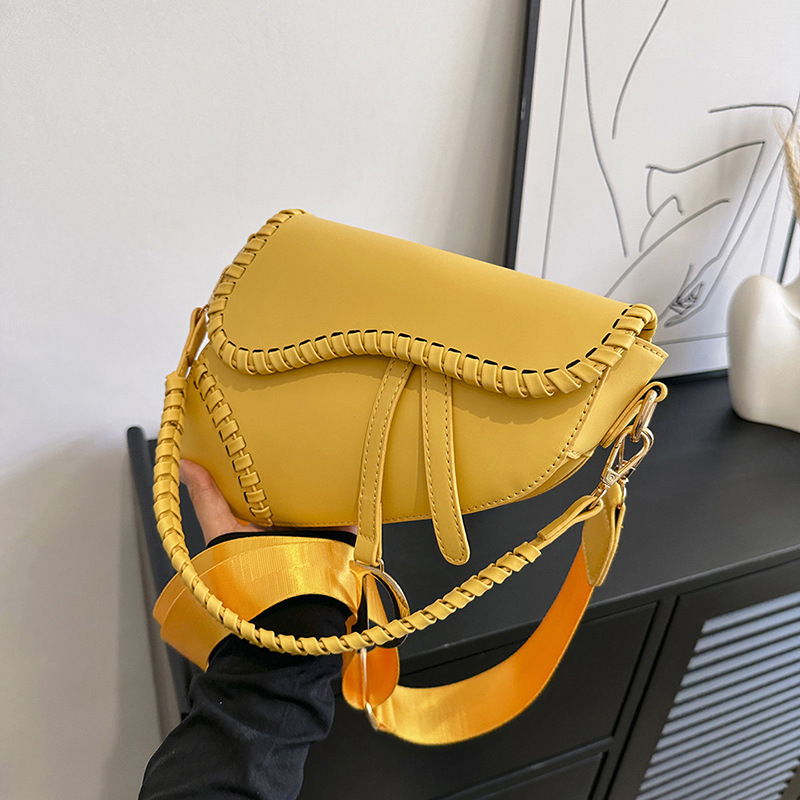 2023 New Handbag Women's Single Shoulder Handmade Saddle Bag Underarm Cross Shoulder Factory Goods Wholesale Large Capacity Cross border Trendy Pair