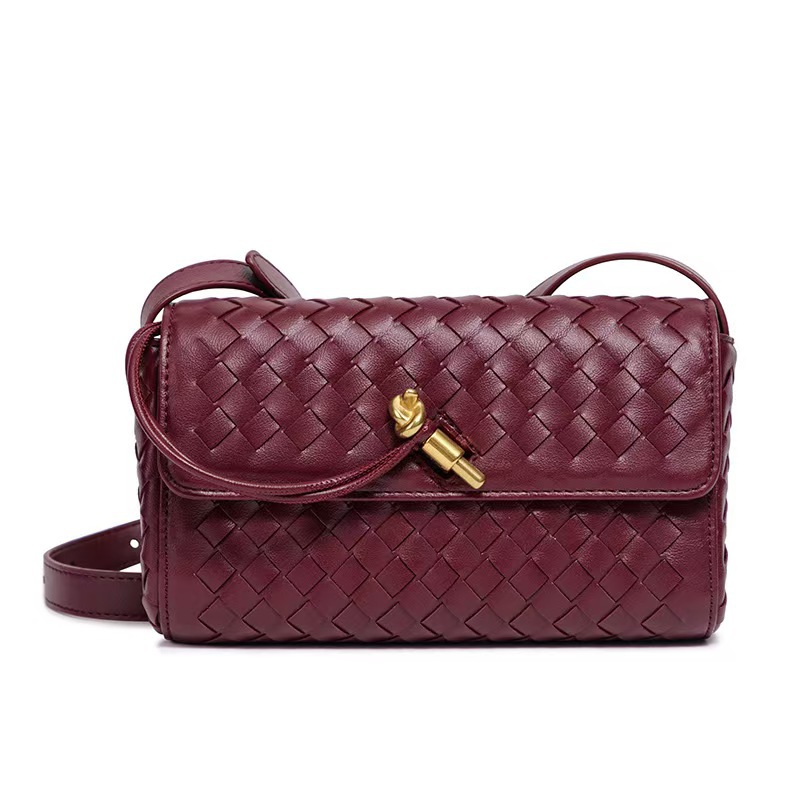 Cross border new niche woven women's bag, one shoulder hand-held bag, fashionable and simple diagonal cross bag, trendy retro small square bag for women