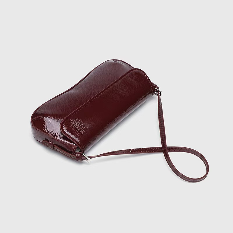Cross border new Spanish women's bag flip shoulder bag commuting fashion versatile simple armpit bag patent leather handbag