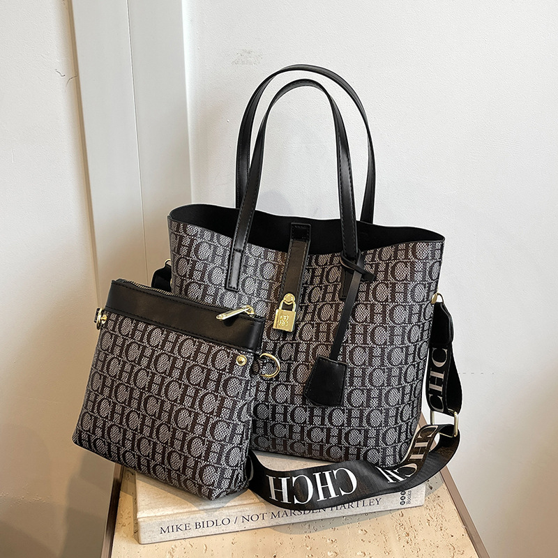2024 Wholesale Cross border Autumn New European and American Retro Style Large Capacity Tote Bun Mother Bun Street Trend Leisure