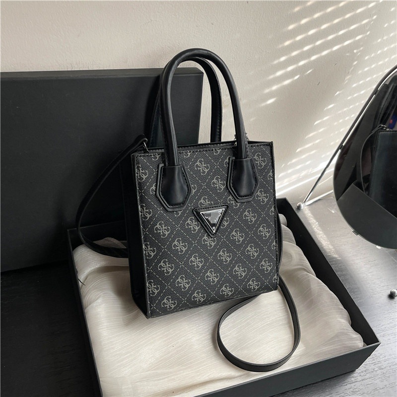 Niche Design 2025 Vertical Handbag Cross border Commuting Bags Single Shoulder Crossbody Large Capacity Women's Bag Foreign Trade