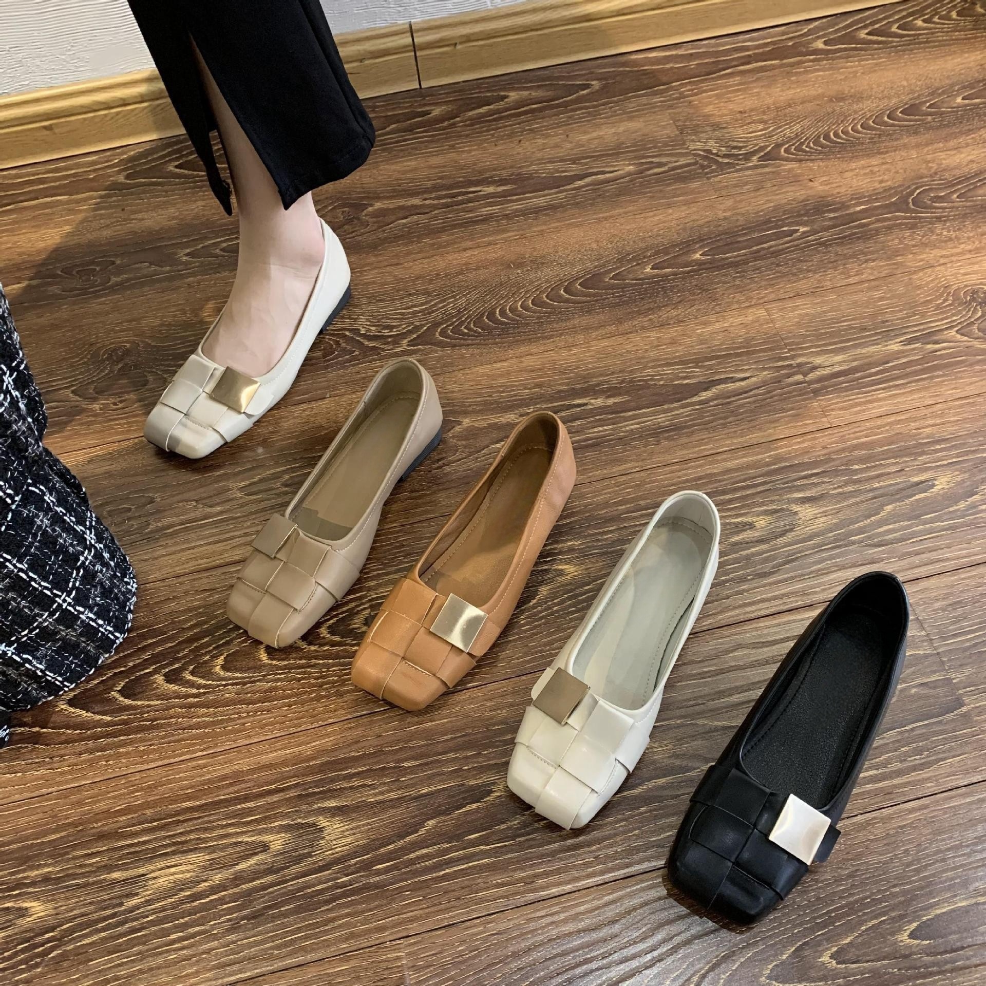 Square toe women's shoes for summer 2025, new niche design, metal buckle, shallow mouth, low heel, soft sole, fashionable single shoe