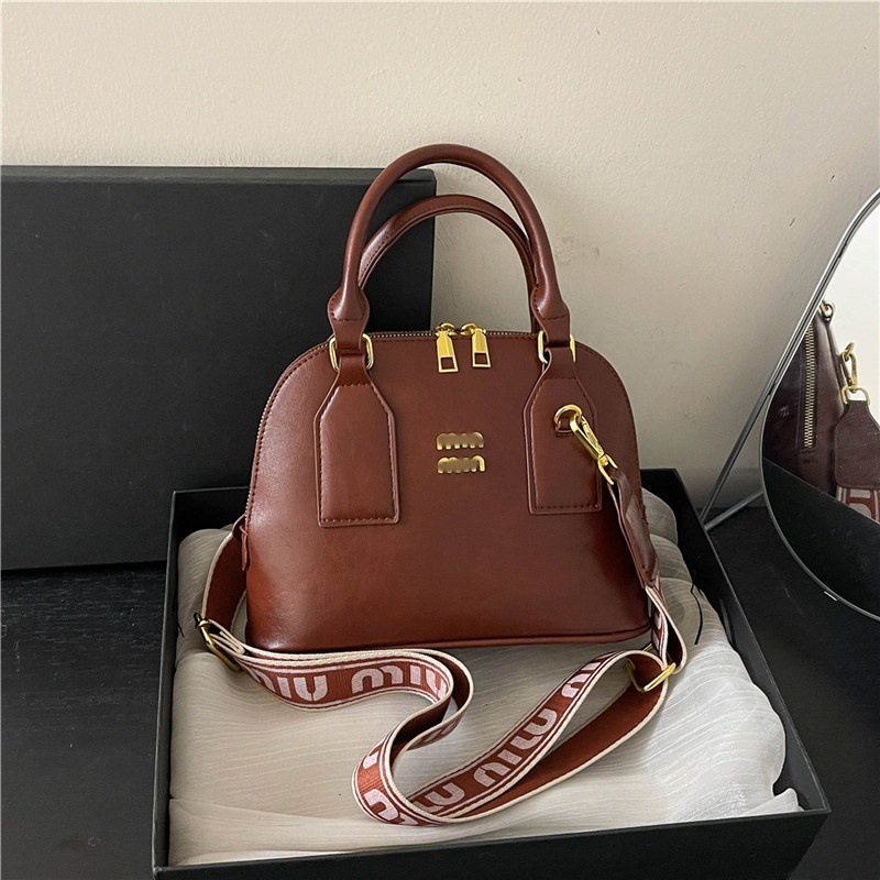 Cross border foreign trade hot item 2024 new European and American fashionable shoulder bag in stock good quality