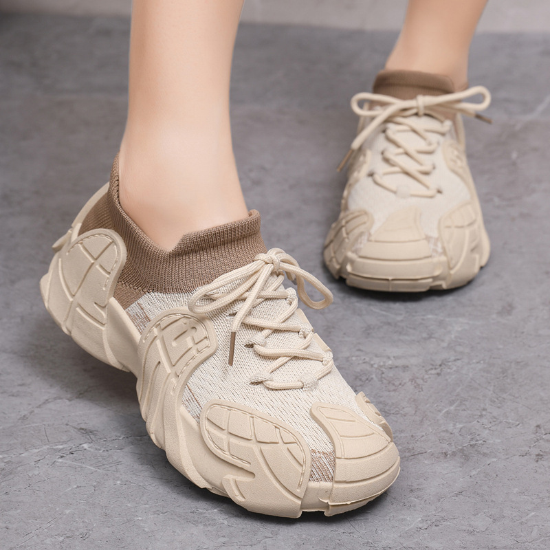 Internet celebrity casual socks and shoes 2025 summer new fly woven breathable sports and leisure shoes women's fashionable and versatile trendy shoes
