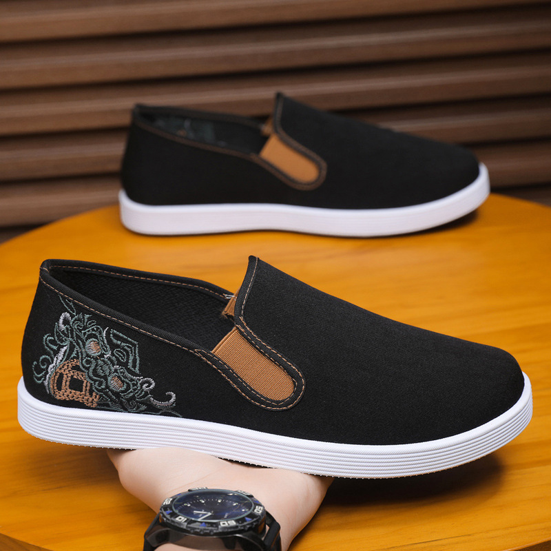 China-Chic Embroidery 24 year new style one foot plush thickened old Beijing men's shoes single cotton comfortable breathable casual