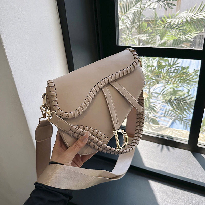 2023 New Handbag Women's Single Shoulder Handmade Saddle Bag Underarm Cross Shoulder Factory Goods Wholesale Large Capacity Cross border Trendy Pair
