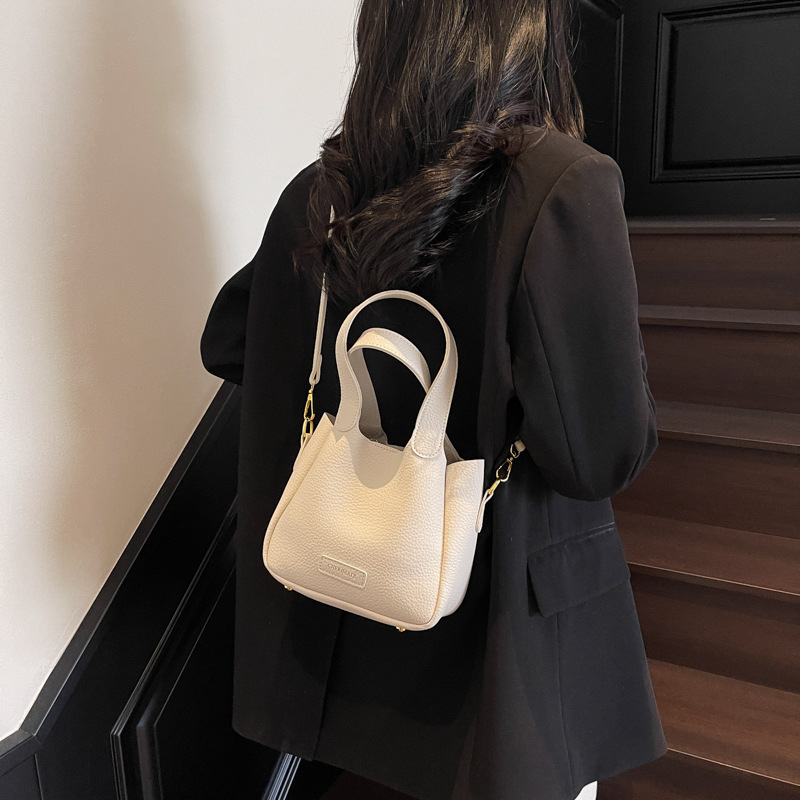 Korean version commuting handbag for women in spring 2025, new niche and simple bucket bag, fashionable and versatile single shoulder crossbody bag
