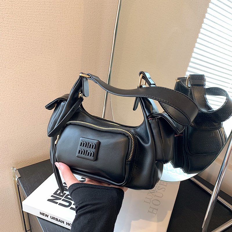 Internet celebrity high-end versatile armpit bag women's bag 2023 new fashionable texture simple shoulder bag stylish small square bag