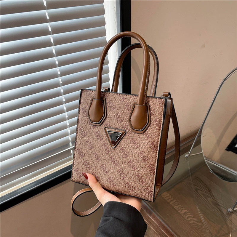 Niche Design 2025 Vertical Handbag Cross border Commuting Bags Single Shoulder Crossbody Large Capacity Women's Bag Foreign Trade