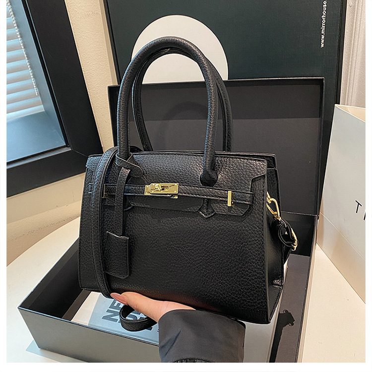 Women's 2024 Autumn/Winter New Trendy European and American Simple Solid Color Shoulder Bag Fashion Style Lychee Pattern Handbag Trendy